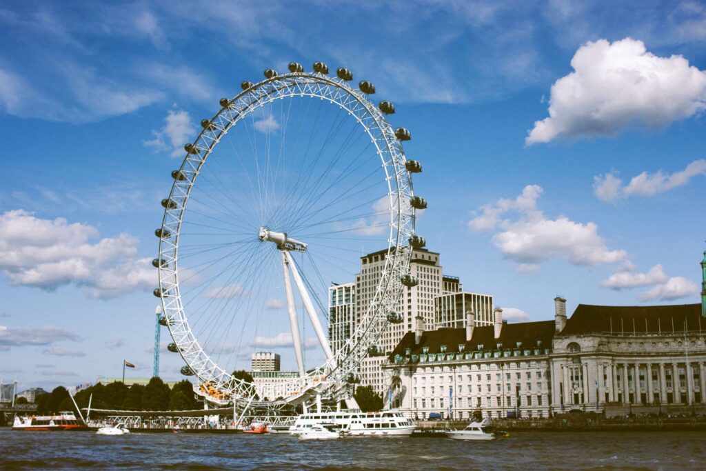 London discover walking tour self-guided smartphone tower bridge London eye