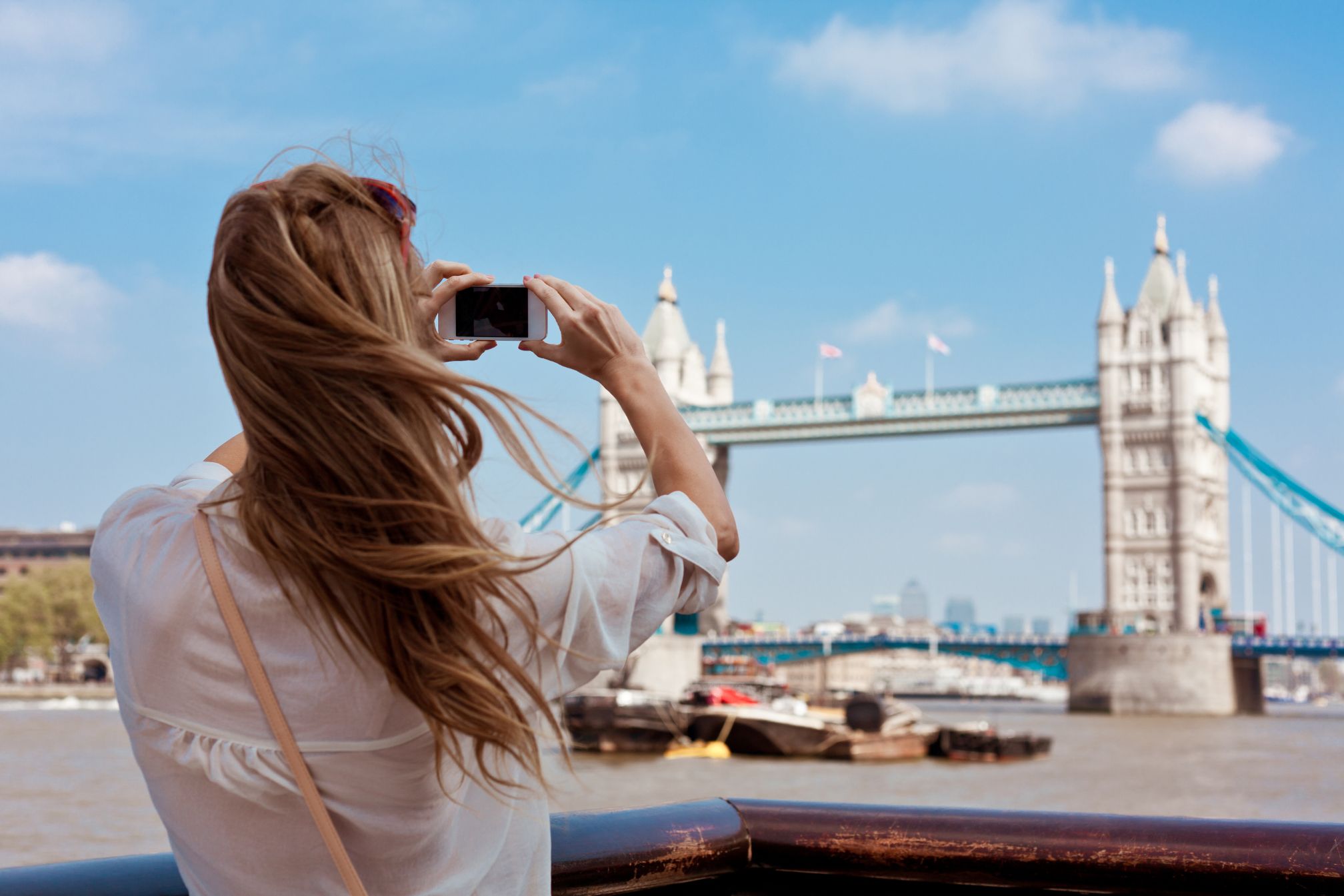 London discover walking tour self-guided smartphone tower bridge London eye